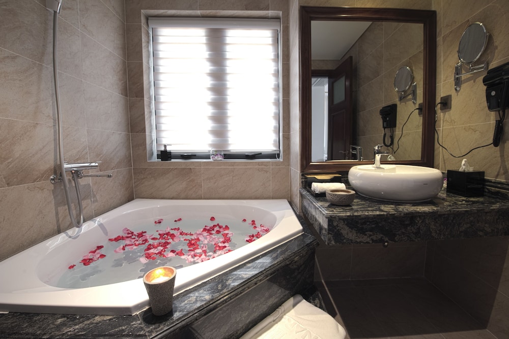 Monarque Hotel 46/50