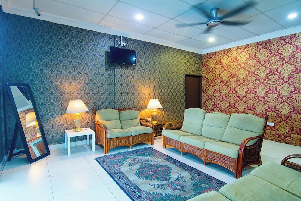 OYO 528 Andaman Sea Hotel 36/41