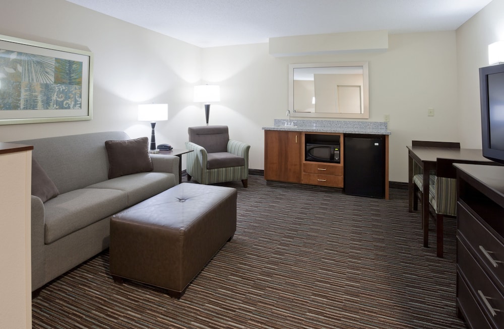 Holiday Inn Express Suites Willmar 34/50