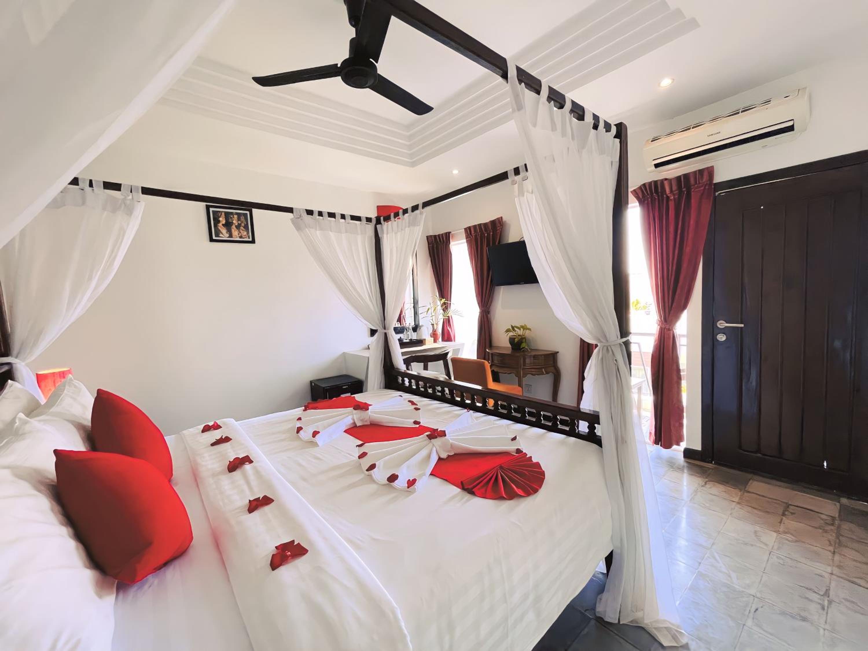 HONEYMOON, SUITE, POOL VIEW, BALCONY