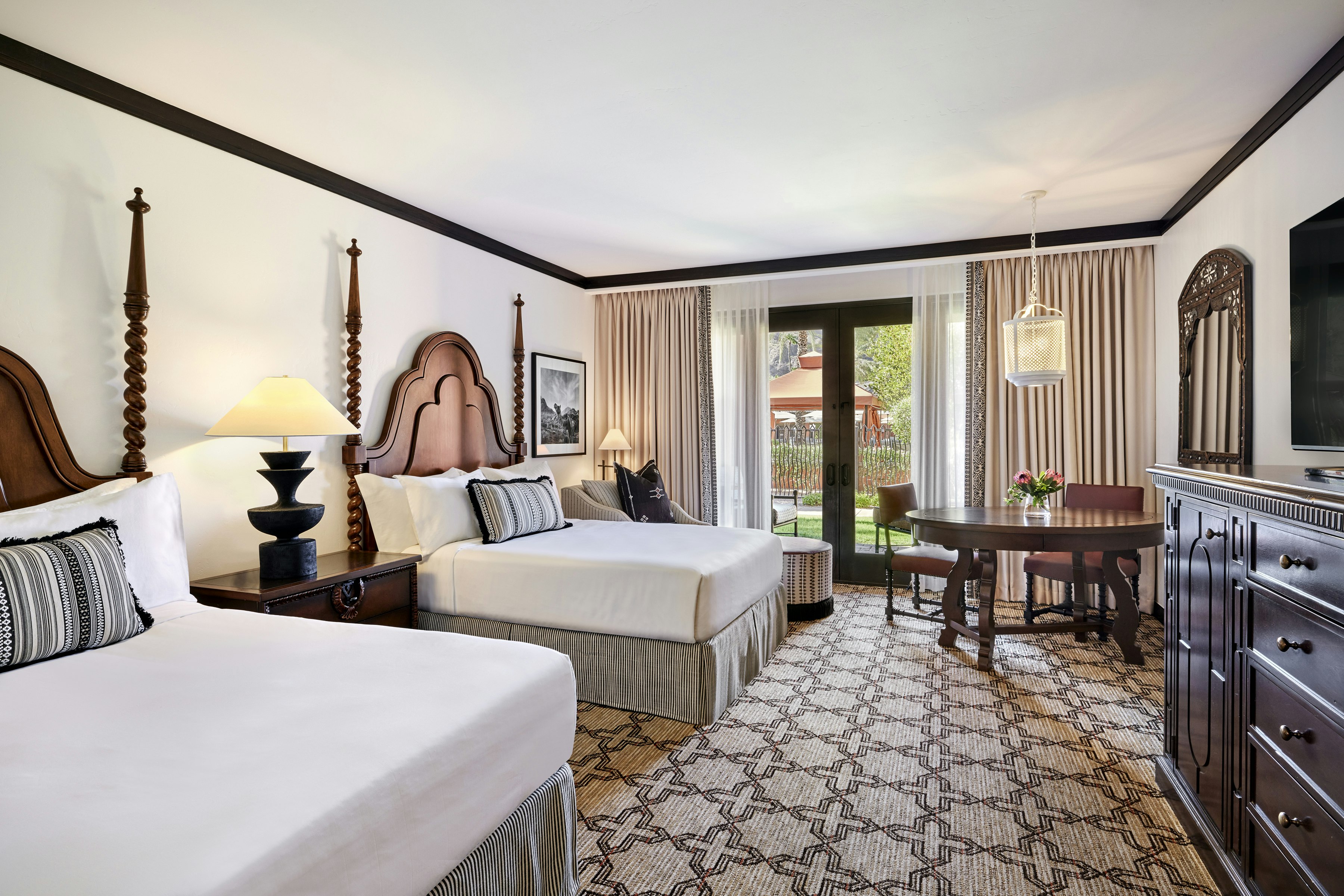 Oasis, 2 Queen Beds, Pool Side