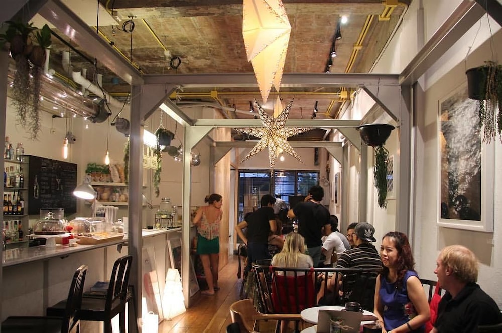 Good One Hostel & Cafe Bar 58/66