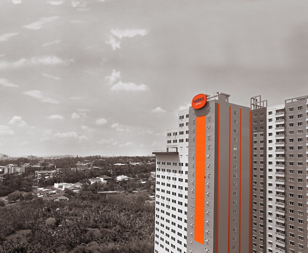 HARRIS HOTEL AND CONVENTIONS CIUMBULEUIT in BANDUNG