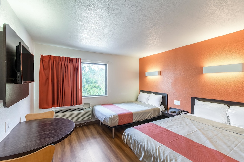 Motel6 Dallas, TX - South 20/43