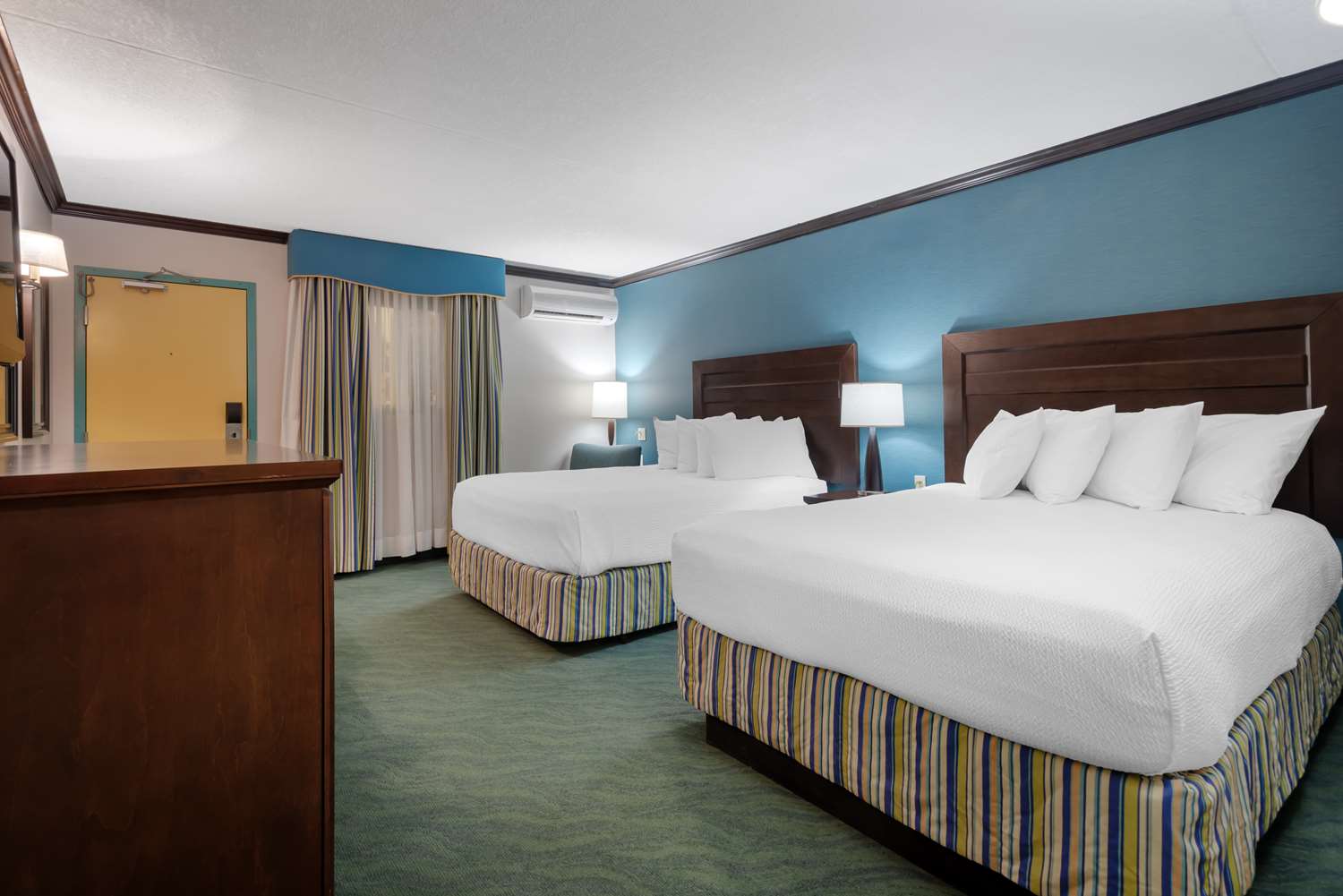 Room, 2 Queen Beds, Pool Side