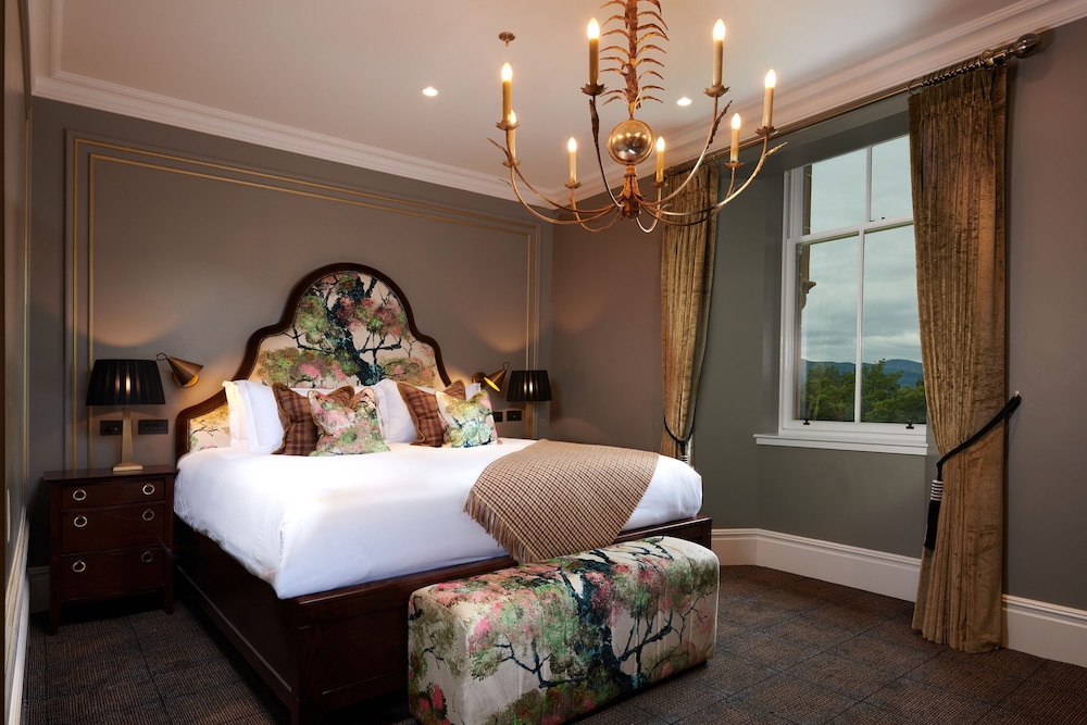 Suite, King Bed, Loch View
