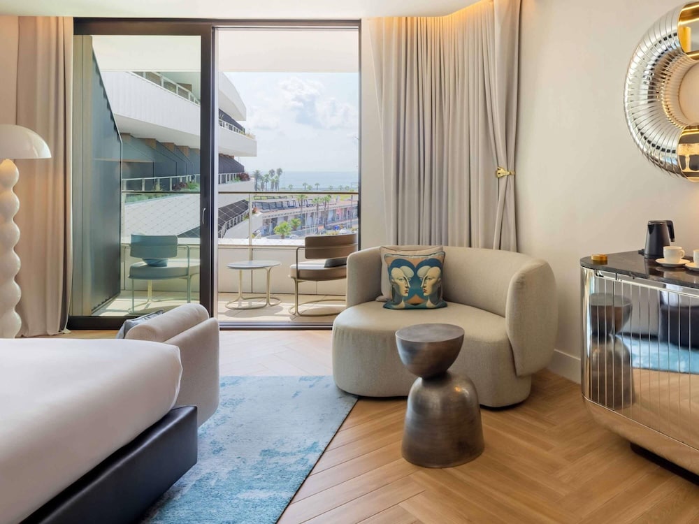 EUPHORIA, STUDIO, KING BED, MARINA VIEW