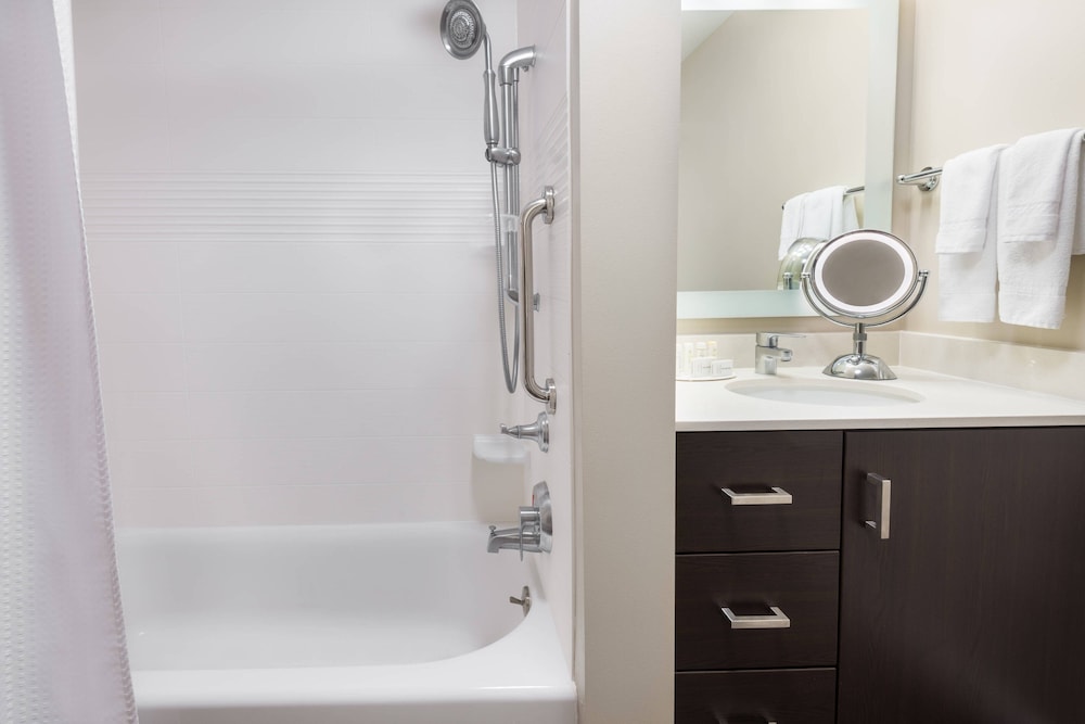 TOWNEPLACE SUITES LATHAM ALBANY AIRPORT 17/62