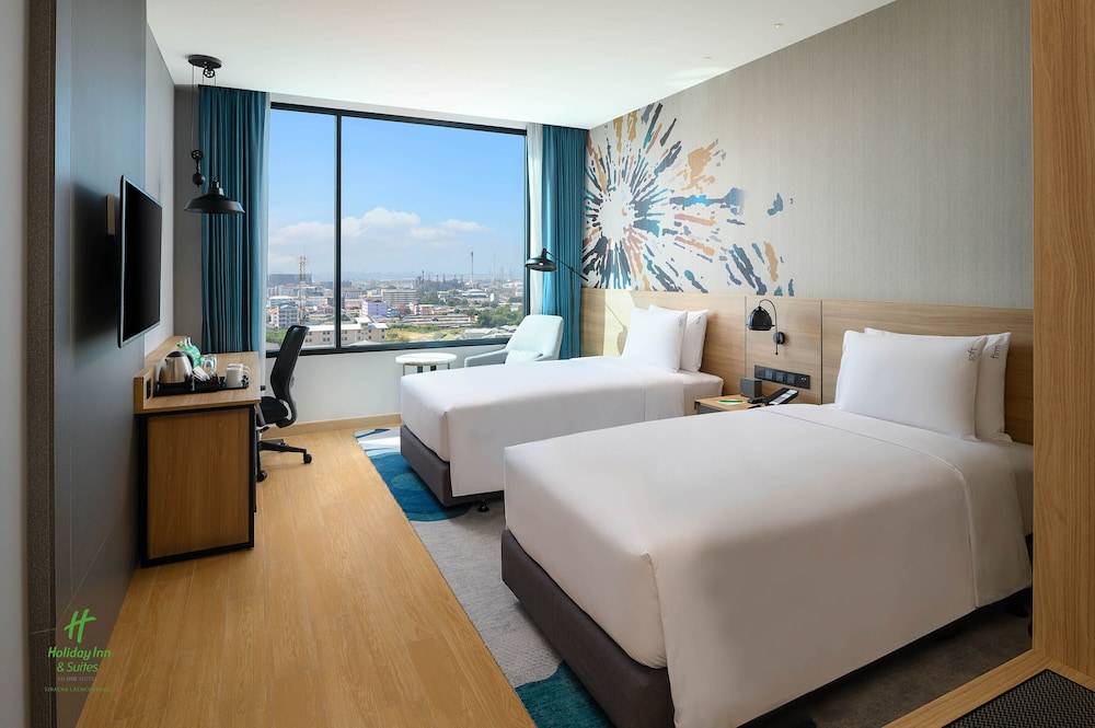 Holiday Inn Suites Siracha Laemchabang 32/78