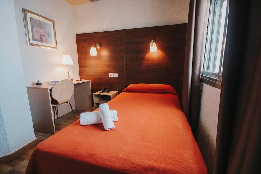 Hotel Embajador 11/42