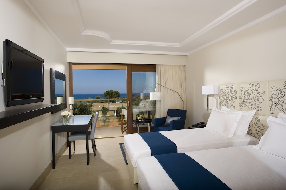 Kernos Beach Hotel and Bungalows 7/50
