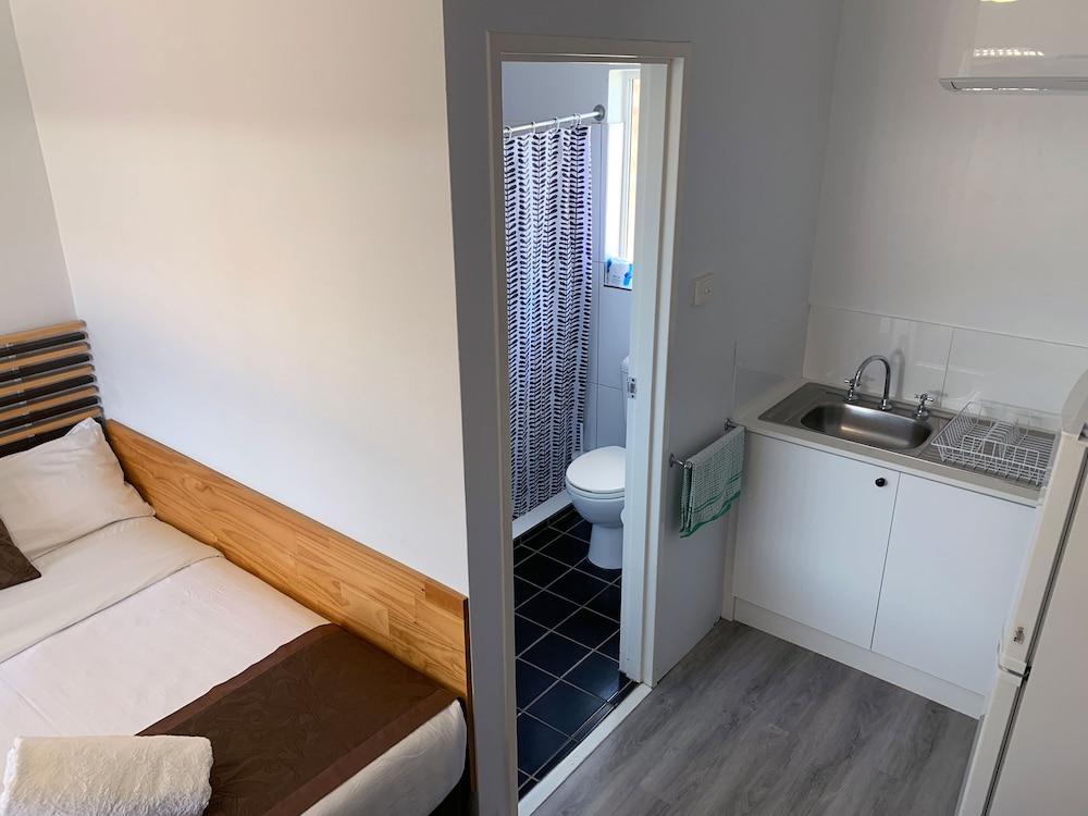 Baths Motel 21/33