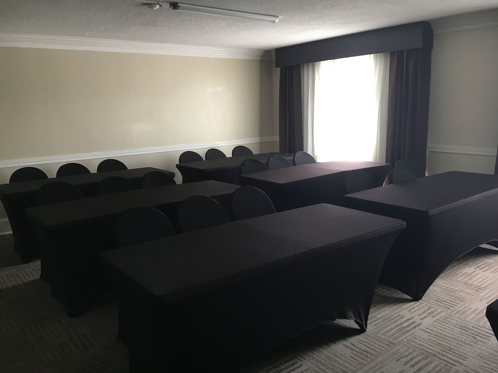 Quality Inn Pensacola, FL 34/36