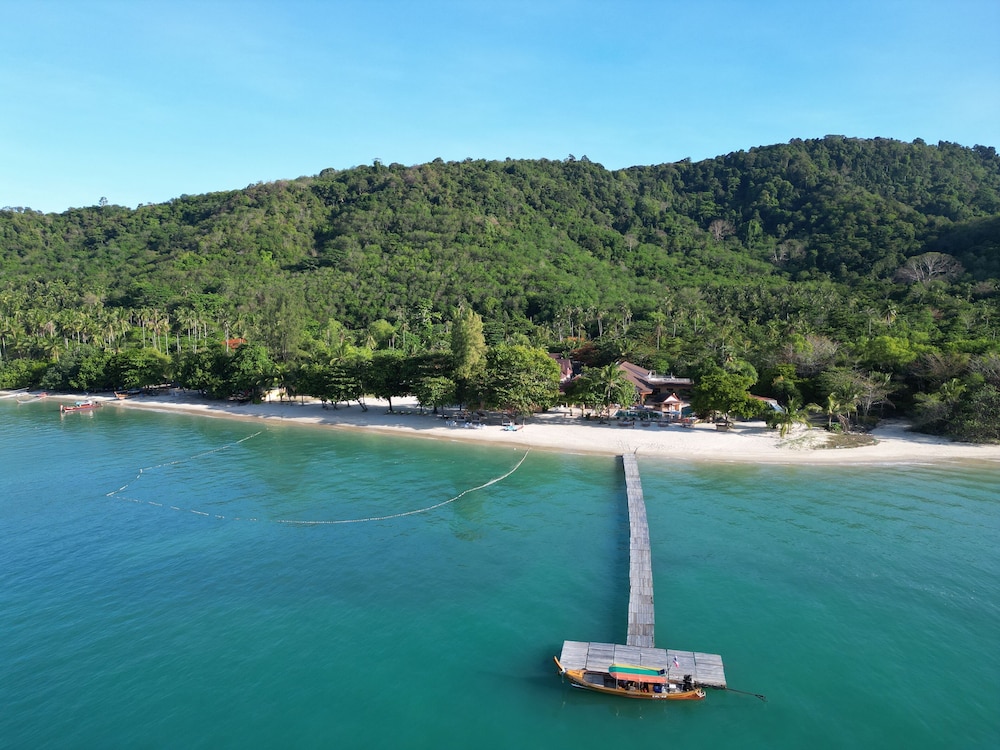 Cruiser Island Resort by Swiss-Belhotel 80/95