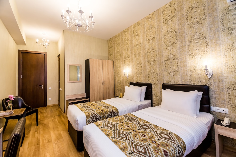 Hotel Diamond Dat Exx Company 7/55