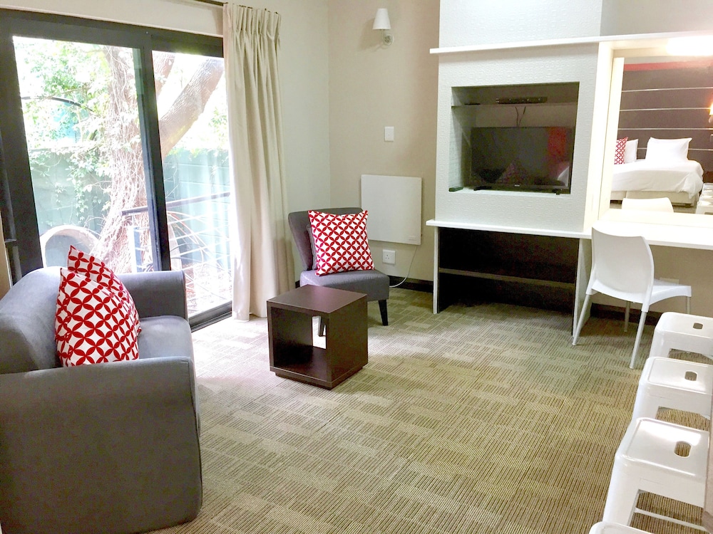 The Hub Boutique Hotel 24/38