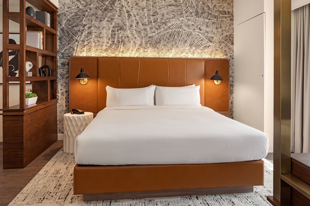 STANDARD, QUEEN BED