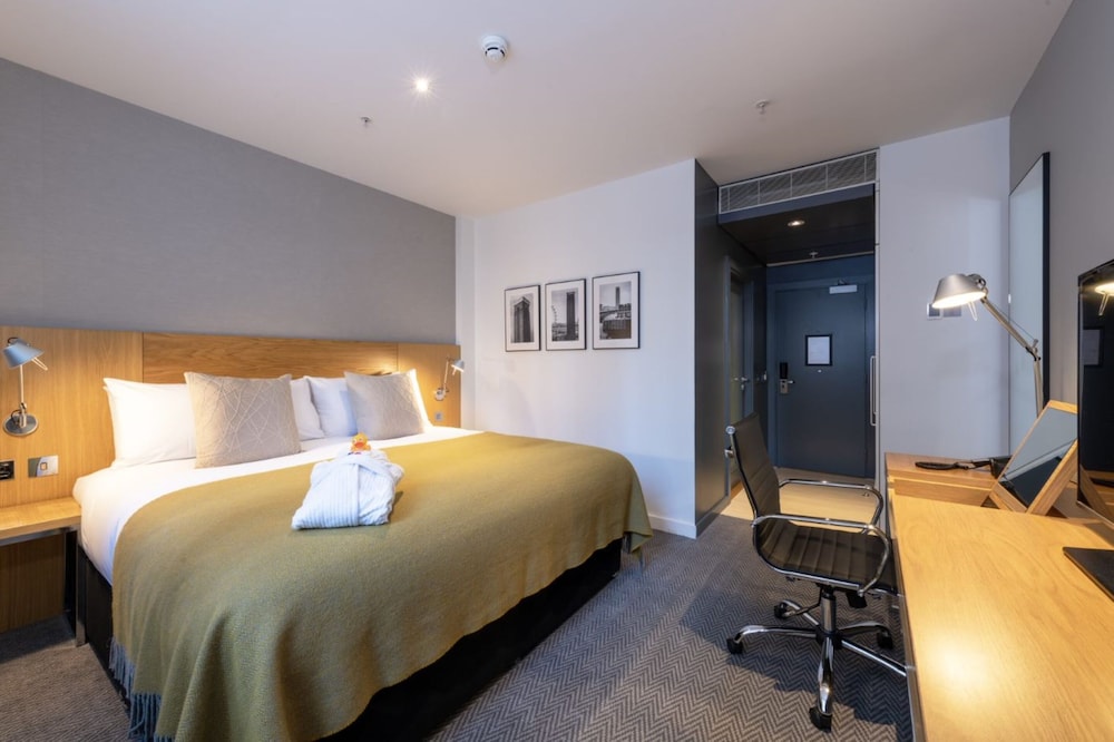 CITY, DOUBLE BED