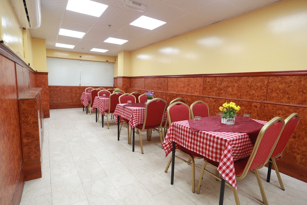 Al Sabkha Hotel 40/53