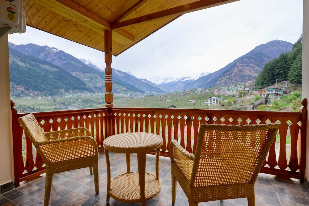 Clarks Inn Suites Manali 22/36