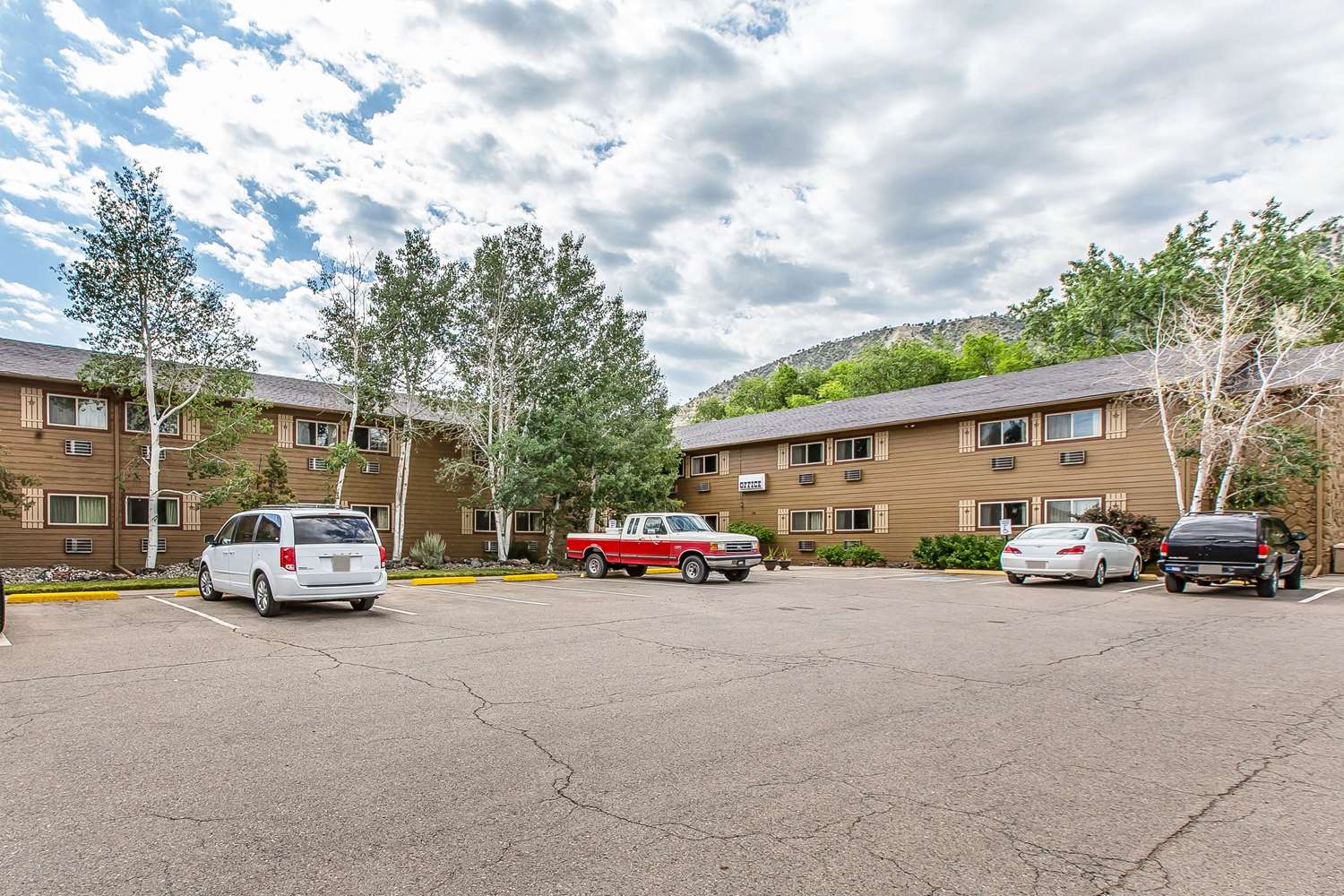 Rodeway Inn Rifle 20/20