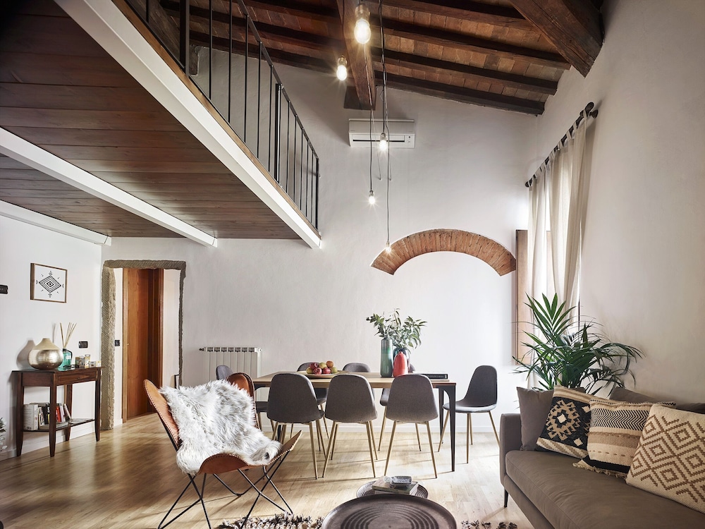 A Few Steps to The Duomo Amazing 4BD Apt 17/20