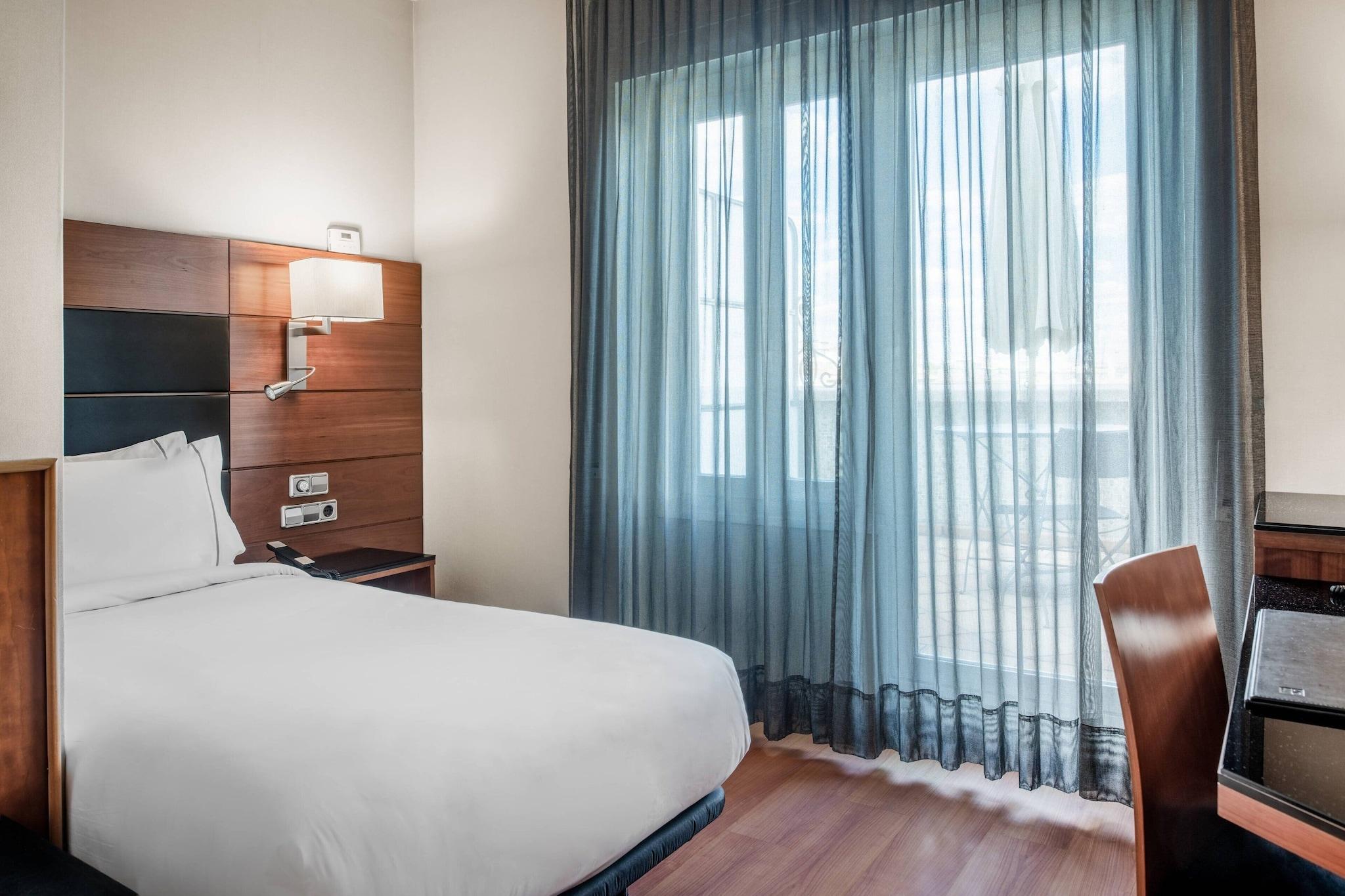 Room, Queen Bed