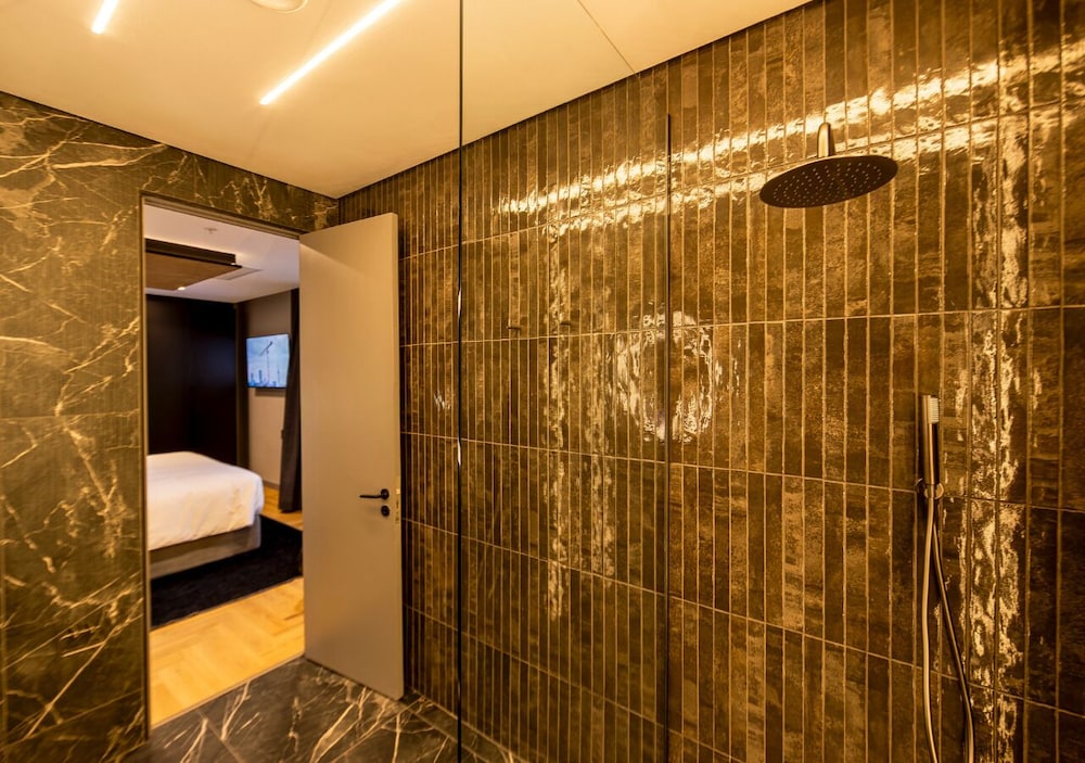 The Rockefeller Hotel 6/48