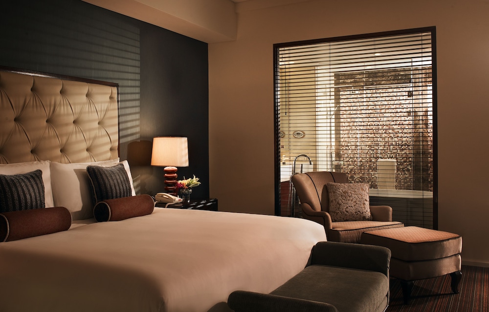 Joy Nostalg Hotel and Suites Manila 20/50