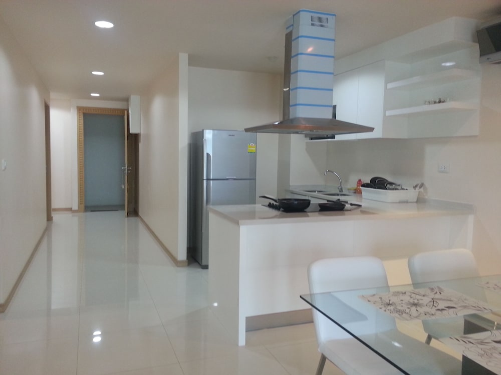 THE BAYCLIFF RESIDENCES 49/50