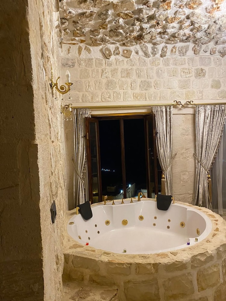 Antik Han Hotel 33/41