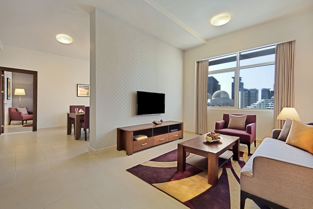 THE CURVE HOTEL 55/74