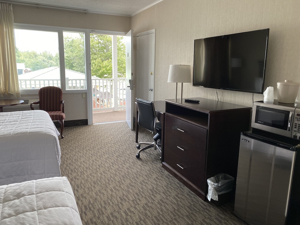 The Georgian Lakeside Resort 24/67