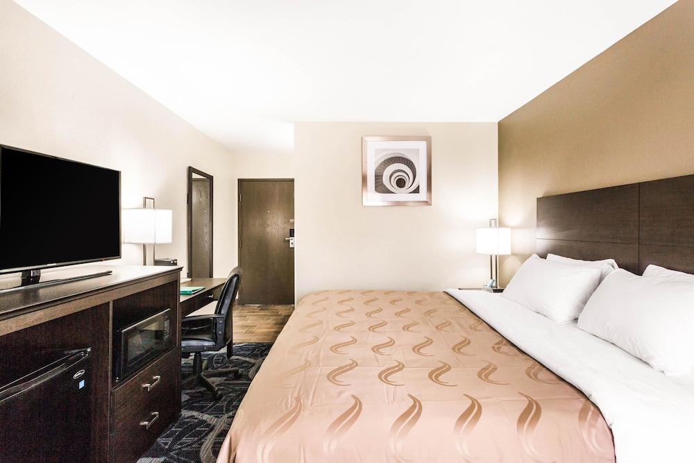 STANDARD, QUEEN BED