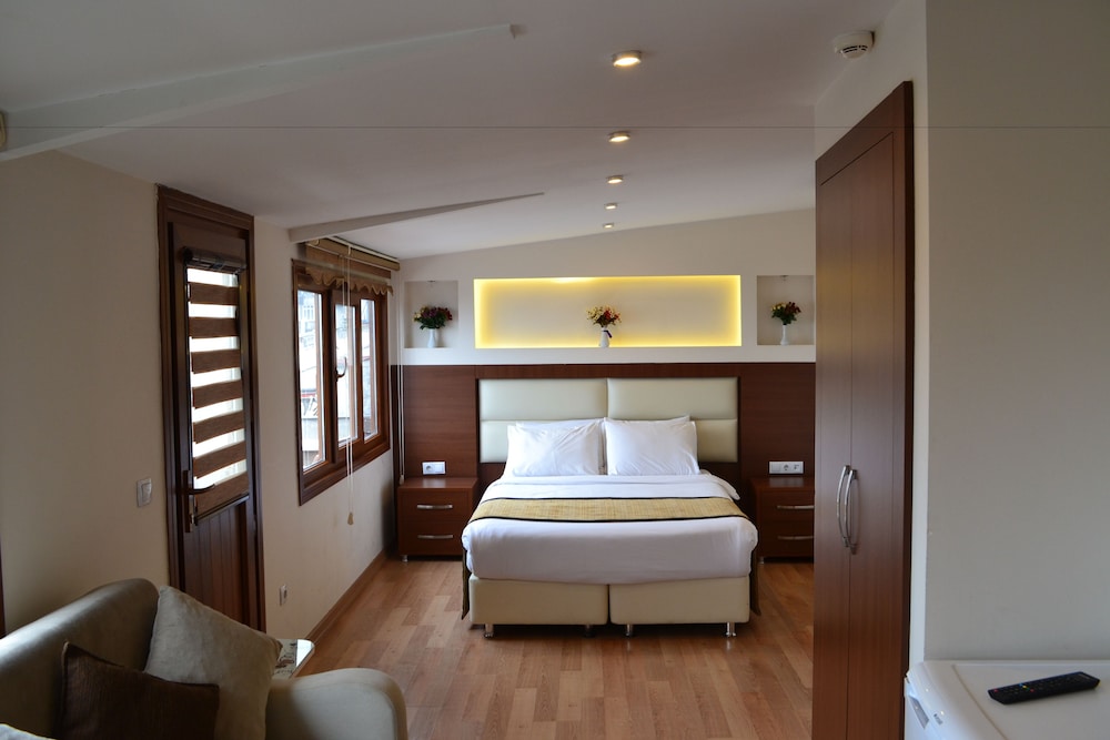 Seven Days Hotel 16/60