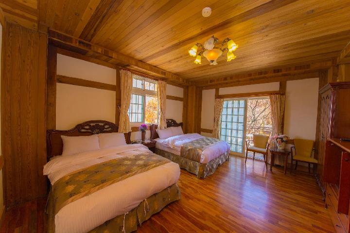 Room, 2 Double Beds, Street View