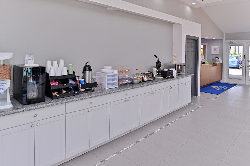Americas Best Value Inn Angleton 18/21