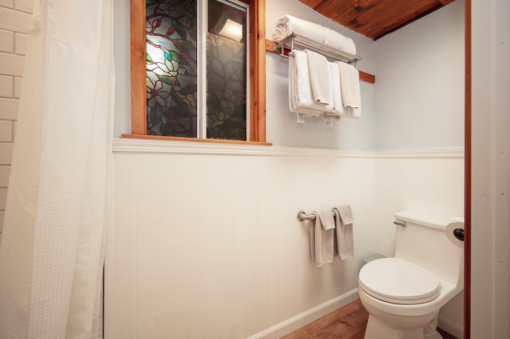 Aloha Junction Guest House 46/50