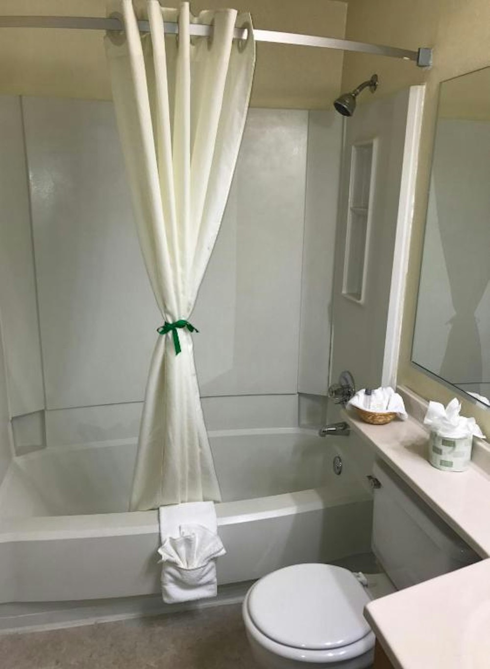 FAIRBRIDGE INN & SUITES - SANDPOINT 13/14