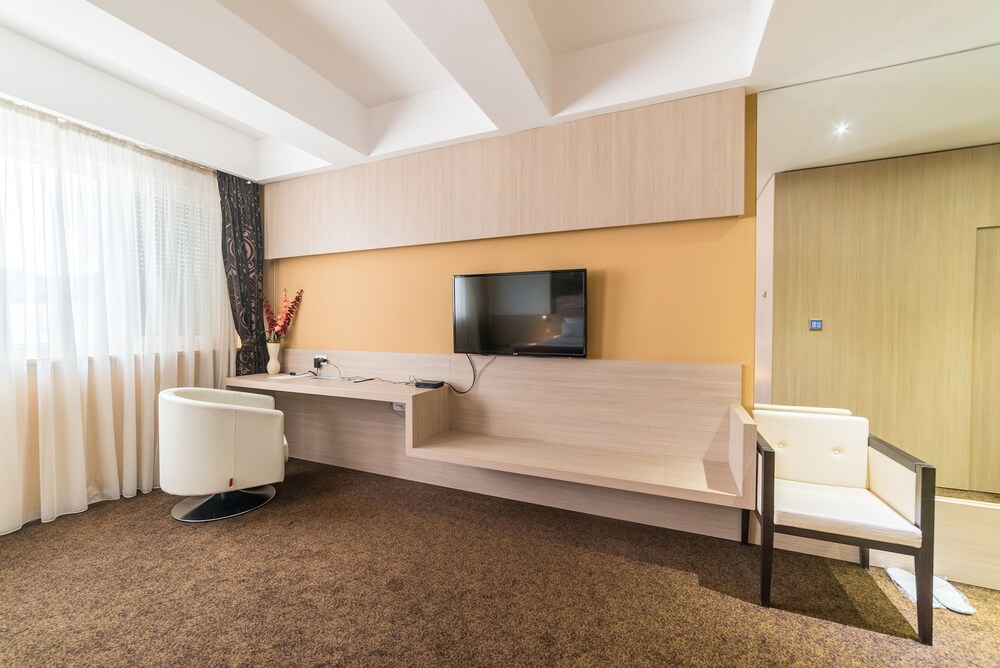 CITY HOTEL MOSTAR 11/69