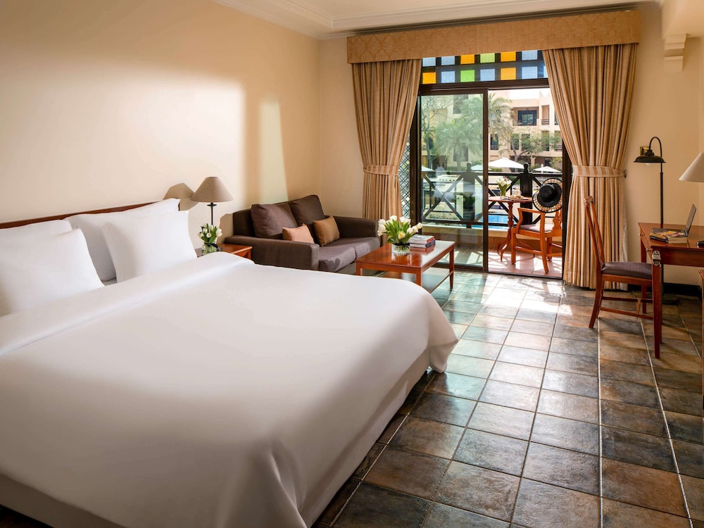 Novotel Al Dana Resort 24/75