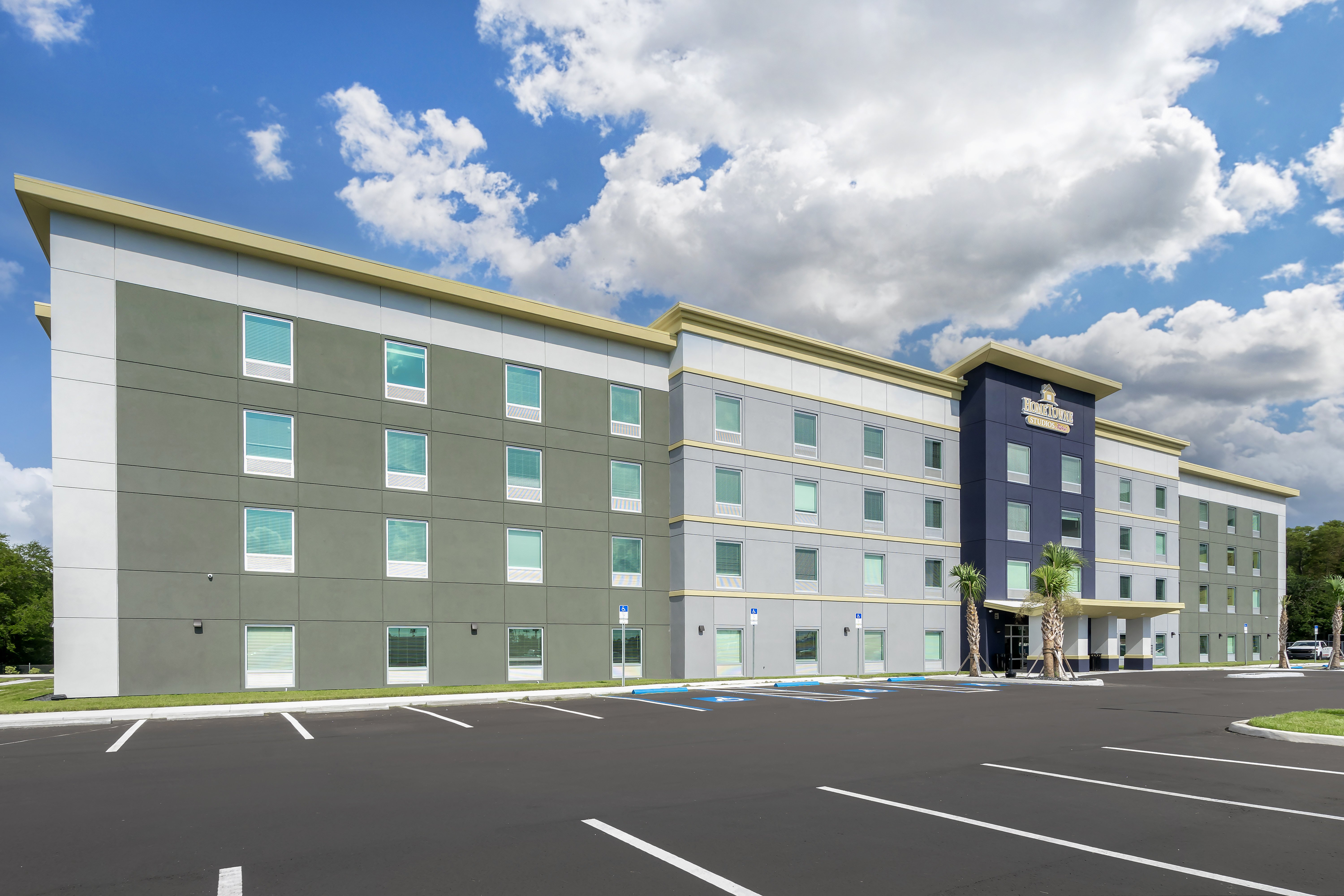 HomeTowne Studios by Red Roof Tampa - Airport 6/17
