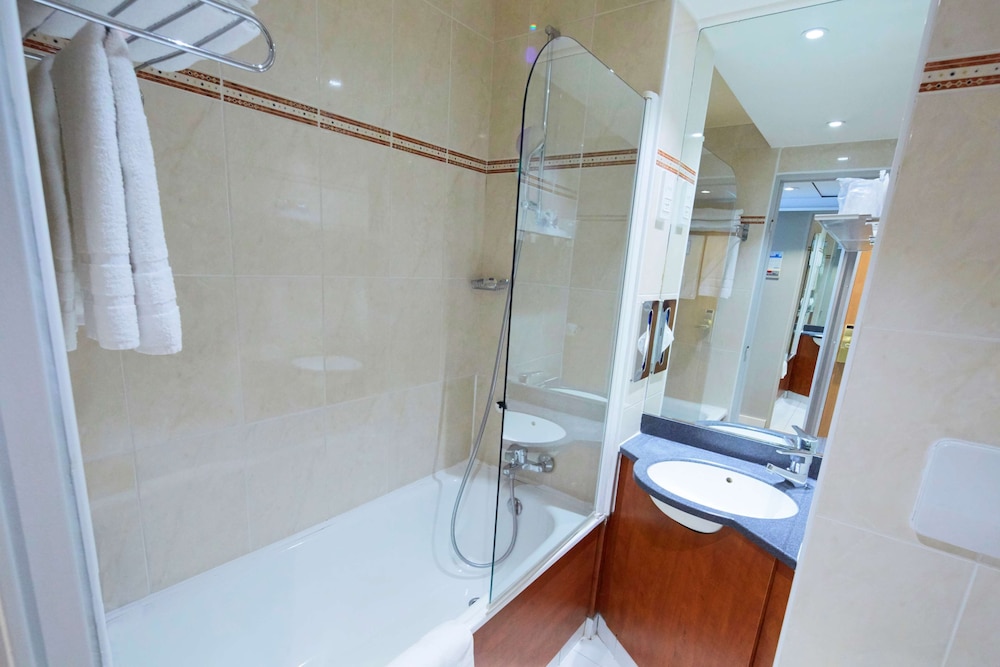 Kyriad Paris Nord Porte de Saint Ouen Formely Alliance Hotel Paris Porte de Saint Ouen 48/50