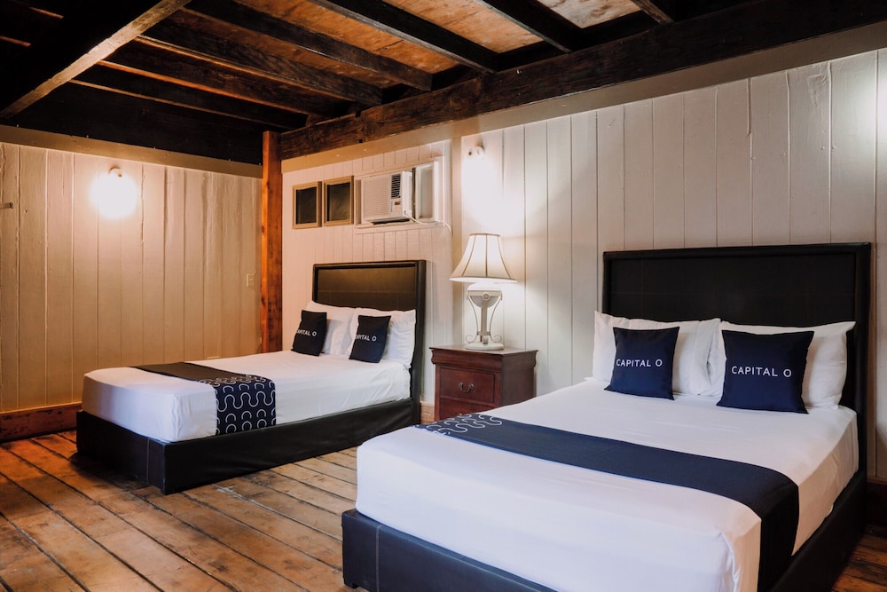 STANDARD, QUADRUPLE, 2 DOUBLE BEDS