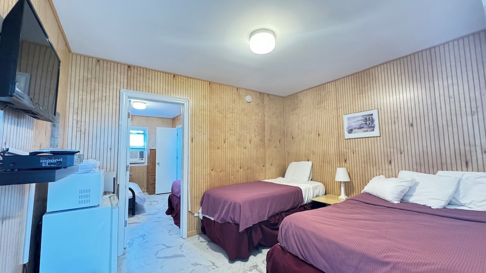 Boardwalk Sand & Surf Inn Oceanfront 14/55