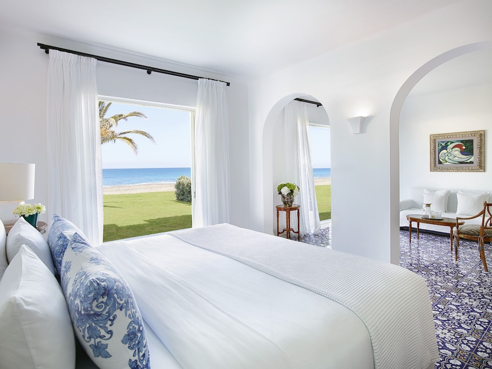 2 Bedrooms, Beach Villa, 2 King Beds, Sea Front, Sofa، Caramel, A Resort to Live 4/10