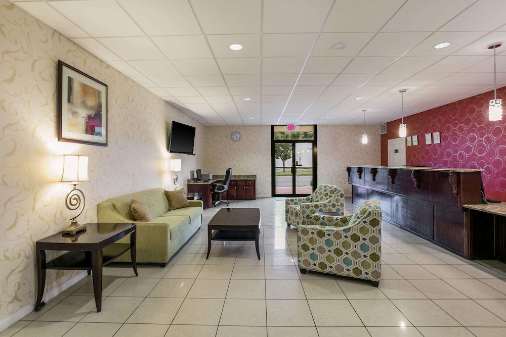 Quality Inn & Suites near Lake Eufaula 25/41