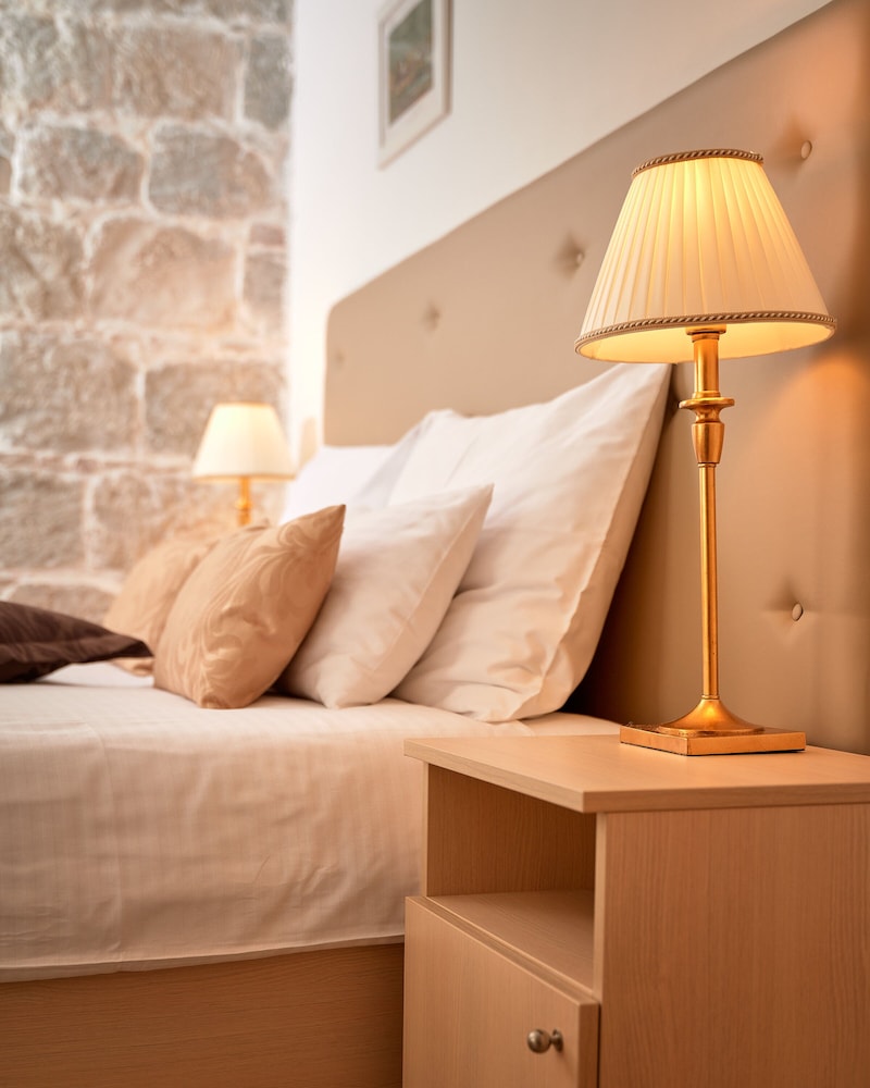 LANTERNA ROOMS 14/50