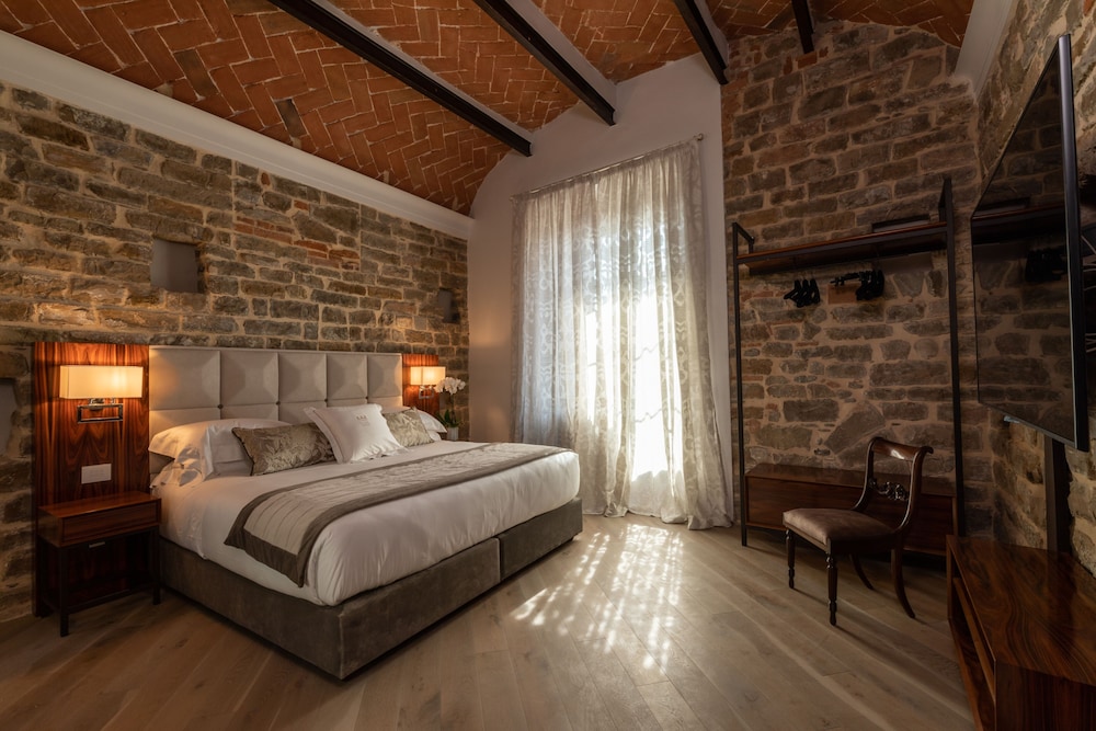 1 Bedroom, Luxury, Suite, King Bed, City View
