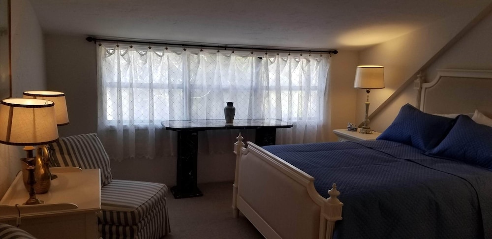 Lily Creek Lodge 16/68